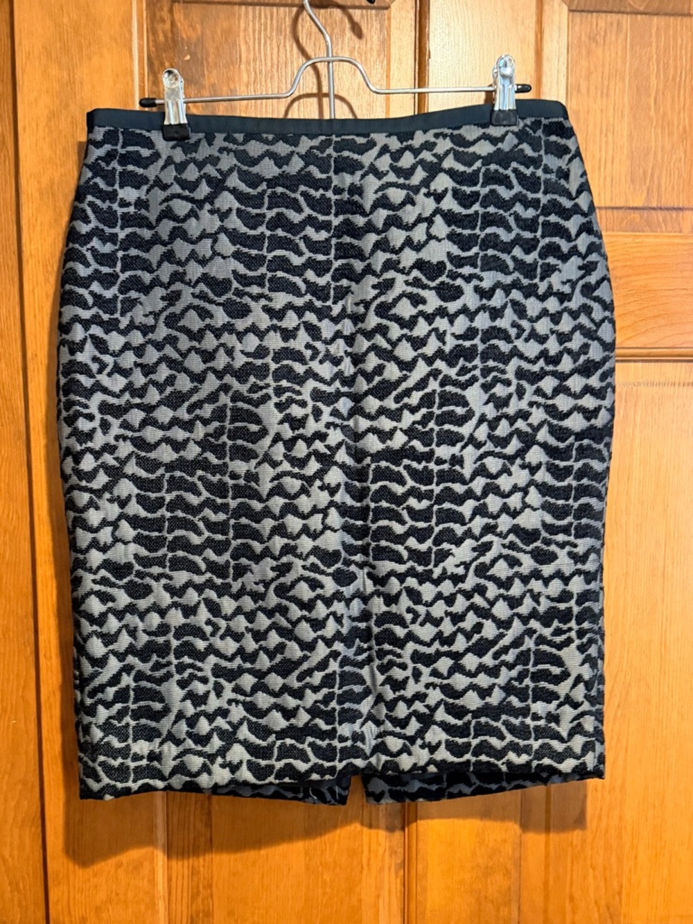 LOFT Black and Gray Patterned Pencil Skirt